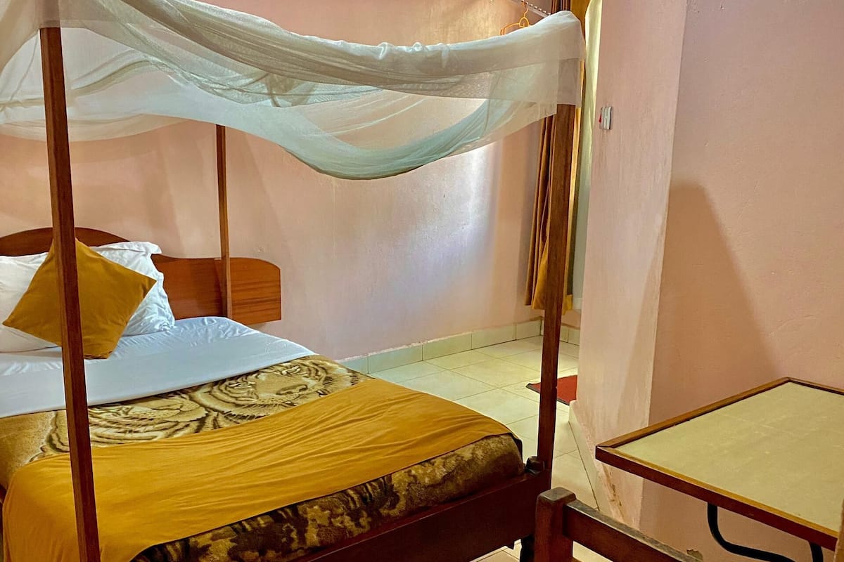 Standard Single Room | Desk, laptop workspace, blackout drapes, WiFi (free)