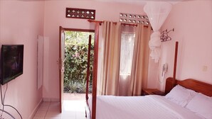 Living area - Safari Homes (Kampala)