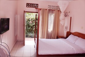 Living area - Safari Homes (Kampala)