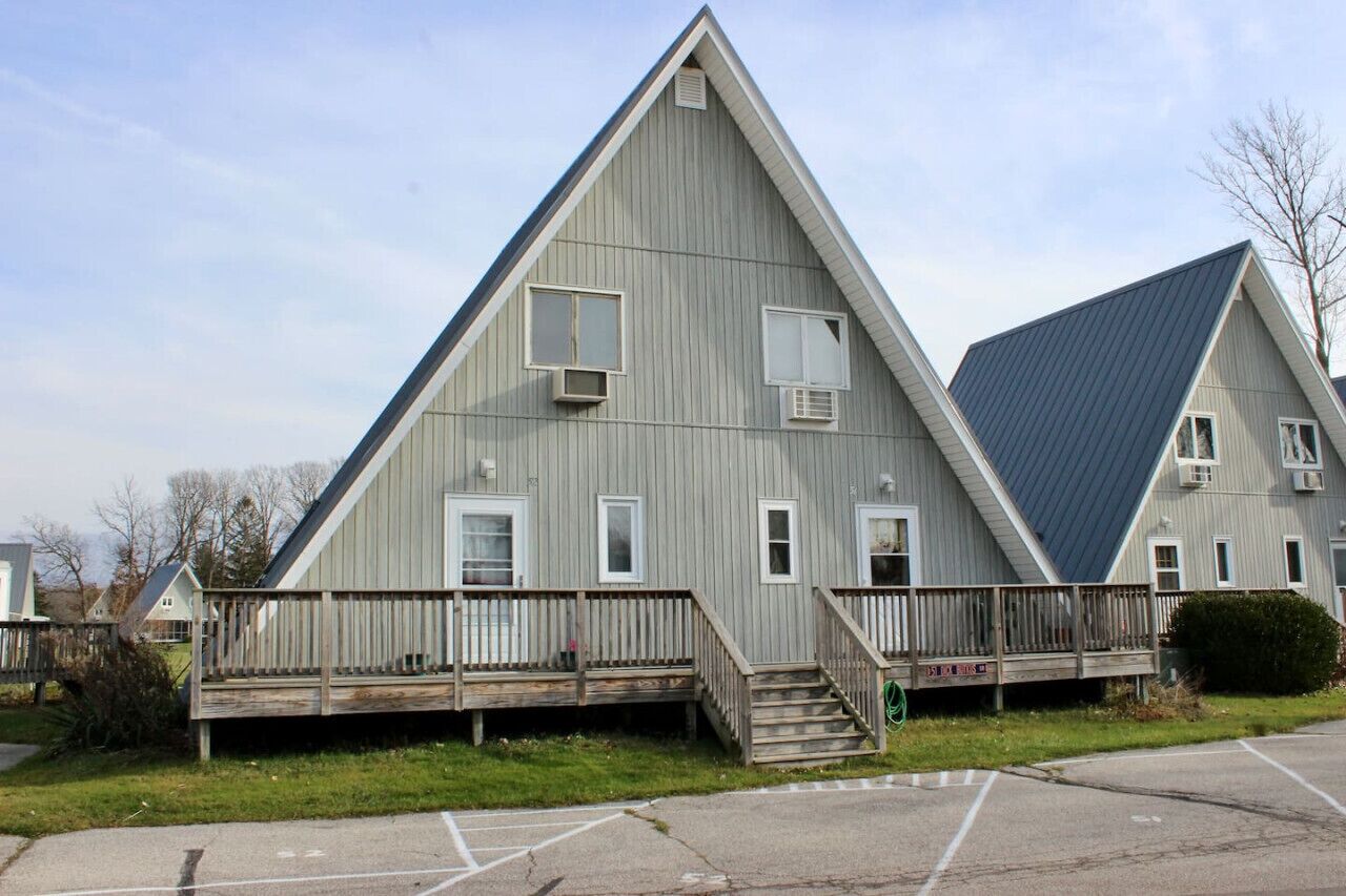 Chalet on the Lake 52 w/ Beach Access, Pools, Sport Courts, Fishing Pond & more!