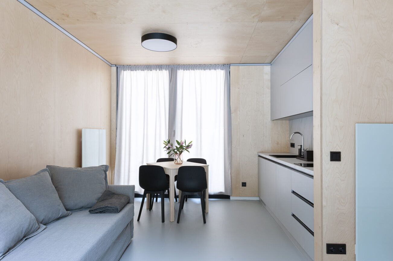 Bungalow | Private kitchen | Mini-fridge, microwave, stovetop, electric kettle