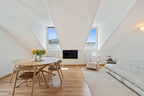 TV, offices - Modern 1-Bedroom near Train Station & Old Town (Luxembourg)