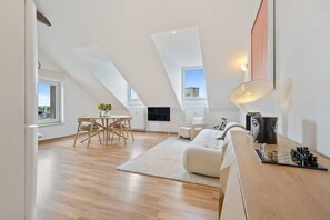TV, offices - Modern 1-Bedroom near Train Station & Old Town (Luxembourg)