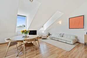 TV, offices - Modern 1-Bedroom near Train Station & Old Town (Luxembourg)