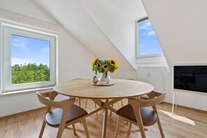 Dining - Modern 1-Bedroom near Train Station & Old Town (Luxembourg)