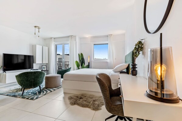 Bureau, fer et planche à repasser, Wi-Fi, draps fournis