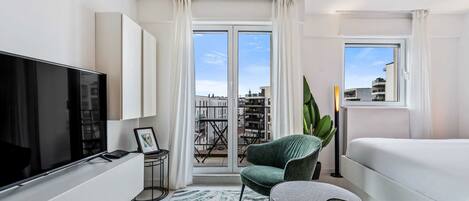 Skrivebord, strykejern/-brett, wi-fi og sengetøy