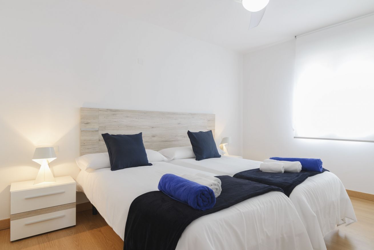 2 habitaciones, tabla de planchar con plancha, wifi y ropa de cama 