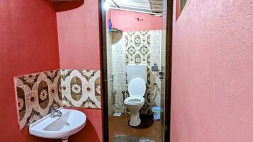 Serviettes fournies, savon, papier toilette