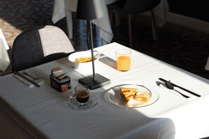 Desayuno bufé gratuito y diario