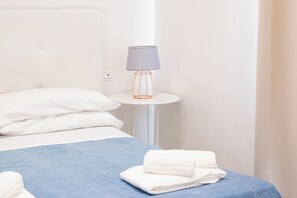 Superior Double or Twin Room | Premium bedding, down comforters, memory foam beds, desk - Villa Angela Suite (Taranto)
