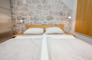 1 bedroom, desk, iron/ironing board, travel cot - Apartment Sorta (Dubrovnik)