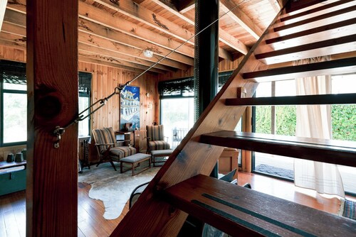 Rustic Barn by the Bay: Family Beachside Getaway