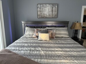 3 bedrooms, desk, iron/ironing board, free WiFi - Private & Spacious Home 5 miles from Notre Dame (Mishawaka)