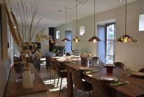 Dining - The fairy hill private property (Yvoir)