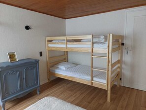 2 chambres, fer et planche Ă repasser