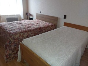 2 bedrooms, iron/ironing board