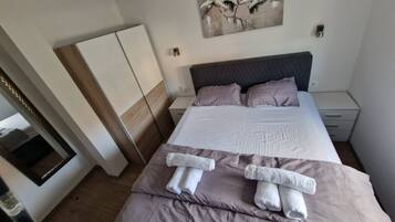 1 soveværelse, pengeskab på værelset, strygejern/strygebræt, weekendseng