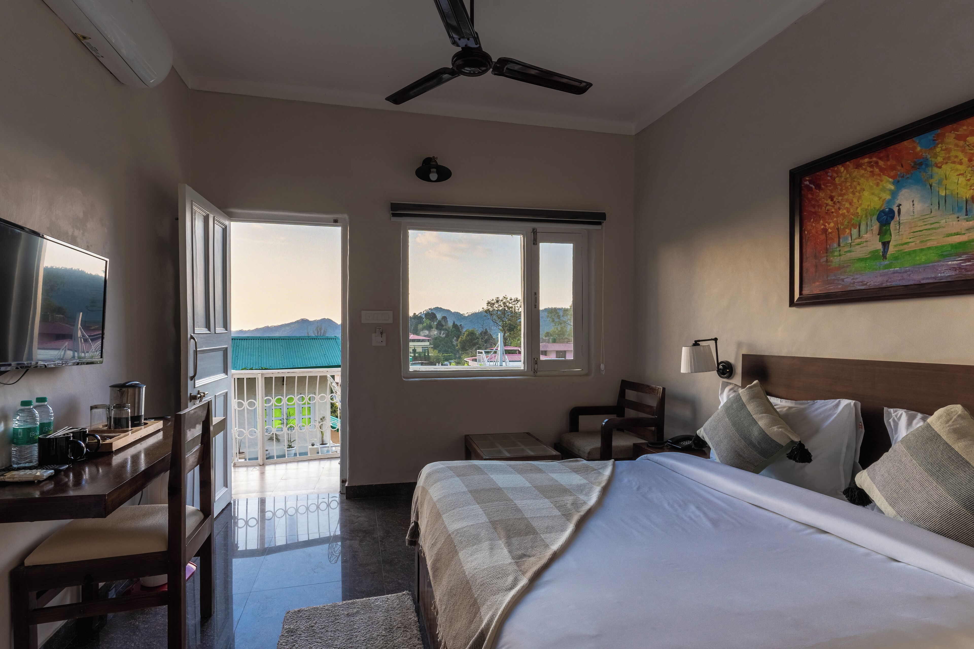 In-room safe, desk, laptop workspace, soundproofing