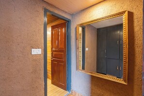 Signature Studio Suite | 1 bedroom, in-room safe, desk, laptop workspace