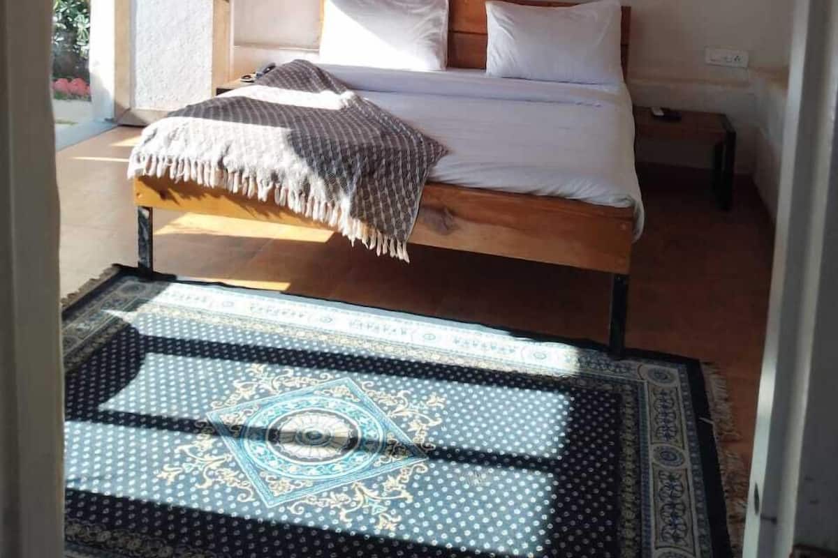 Quarto superior | Cofres nos quartos, escrivaninha, espaço de trabalho para notebook