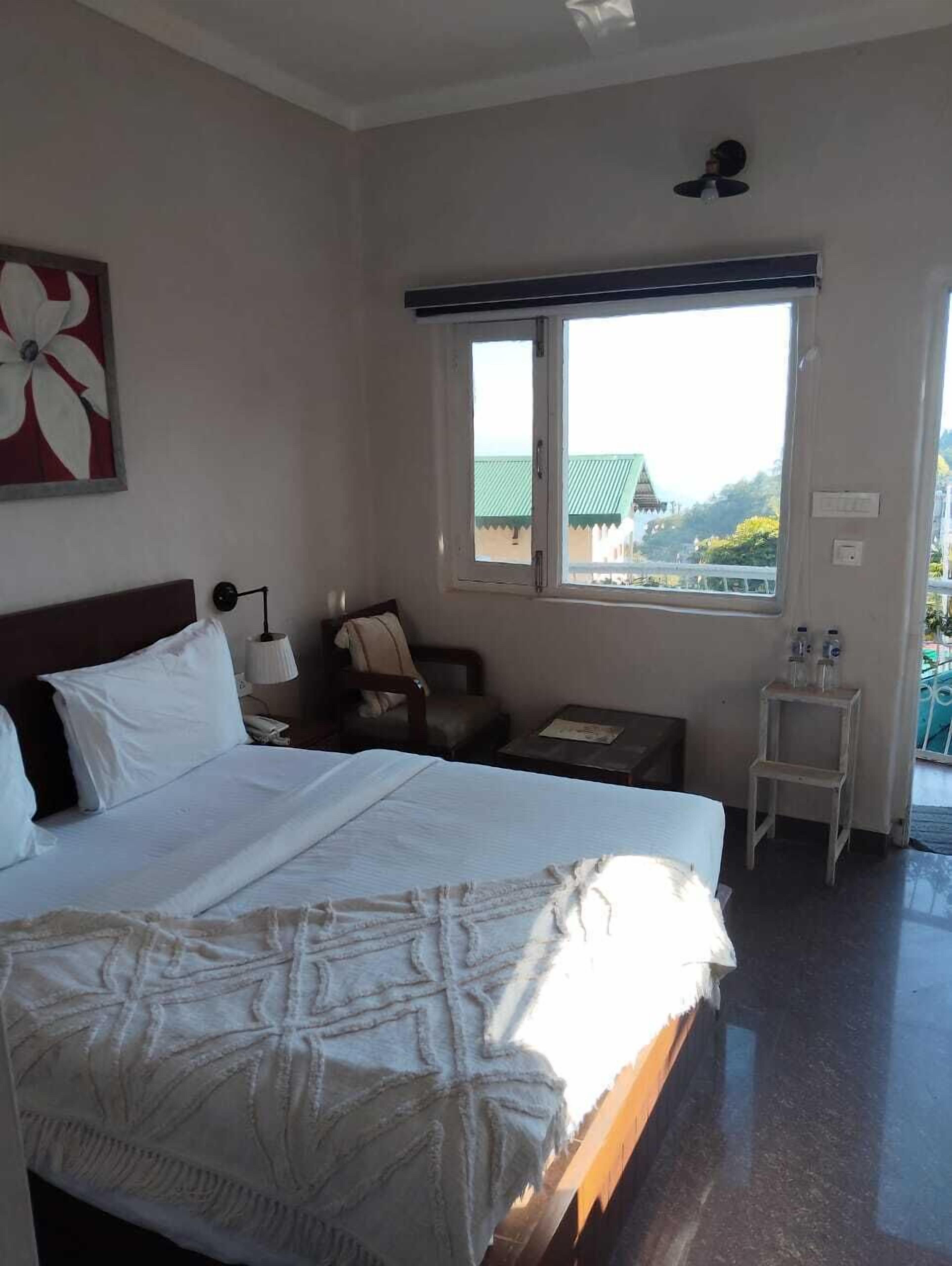 Superior Deluxe Room | In-room safe, desk, laptop workspace, iron/ironing board