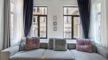Elite-Apartment | Wohnbereich | 50-Zoll-Smart-TV mit Digitalempfang