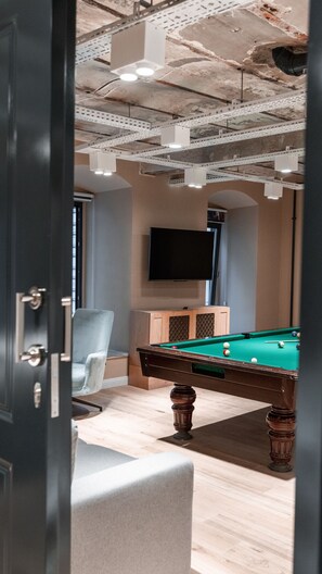 Apartamento exclusivo | Zona de estar | Smart TV de 50 pulgadas con canales digitales