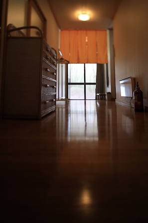 Căn hộ cơ bản | 2 phòng ngủ, màn/rèm cản sáng, bàn ủi/dụng cụ ủi quần áo