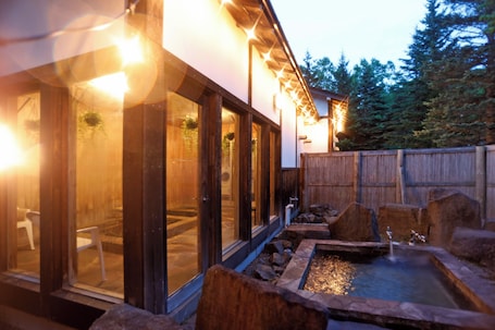 Bañera y ducha independientes y artículos de higiene personal gratuitos. THE VILLA ABASHIRI