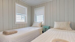 4 bedrooms, WiFi, bed sheets - Salt Life #2 by Bayley Vacation Rentals (Old Orchard Beach)