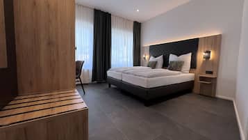 Business-Einzelzimmer | Allergikerbettwaren, Schreibtisch, laptopgeeigneter Arbeitsplatz