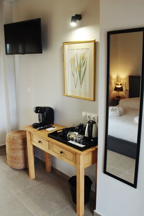 1 bedroom, desk, iron/ironing board, WiFi