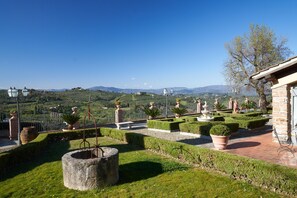 Property grounds - A window to the beautiful Chianti Classico hills (Impruneta)