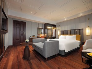 Minerva Suite Balcony | Premium bedding, down comforters, pillowtop beds, minibar - Minerva Premium Hotel (Hanoi)