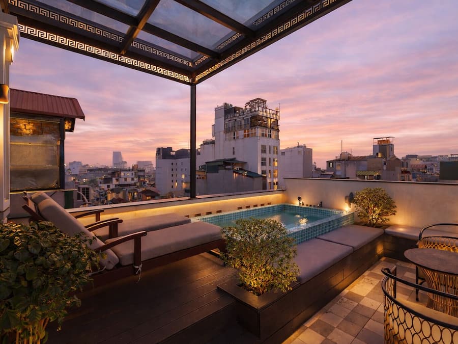 Minerva Suite with Outdoor Jacuzzi