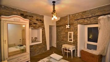 1 bedroom, in-room safe, free WiFi, bed sheets