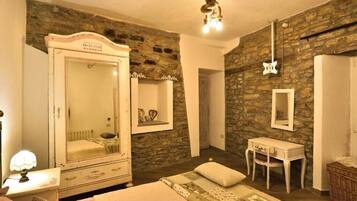 1 camera, una cassaforte in camera, Wi-Fi gratuito, lenzuola