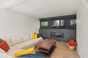 Smart TV, fireplace
