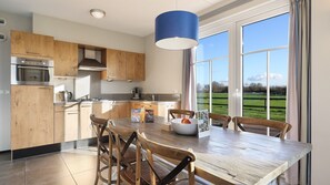 冷蔵庫、オーブン、食器洗い機、コーヒー / ティーメーカー