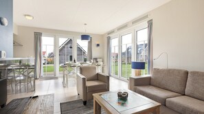 Living area - Child-friendly holiday home with a kids room (Nieuwvliet)