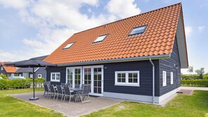 Exterior - Detached group holiday home that can accommodate up to 12 people (Nieuwvliet)