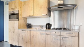 冷蔵庫、オーブン、食器洗い機、コーヒー / ティーメーカー