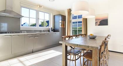 Detached holiday home with 4 bedrooms and 2 bathrooms