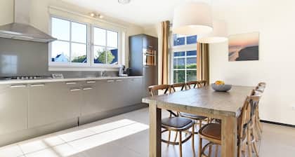 Detached holiday home with 4 bedrooms and 2 bathrooms