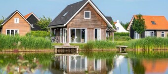 Holiday home with covered patio, sun shower and sauna