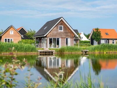 Holiday home with covered patio, sun shower and sauna