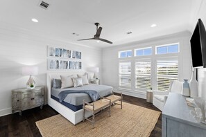 4 habitaciones, tabla de planchar con plancha y cuna de viaje
