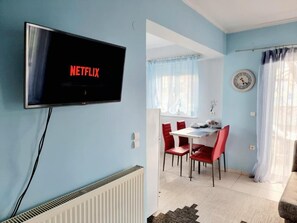 Deluxe Room, Mountain View | Living area