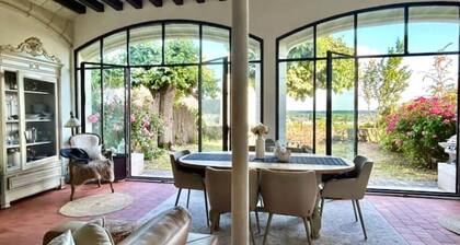 Lieu Unique Avec Jardin au Pied du Château de Blois. La Campagne en Pleine Ville